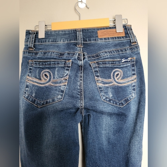 Seven7 Cropped Distressed Jeans in Blue, Size 4 (26x26) - Picture 4 of 8